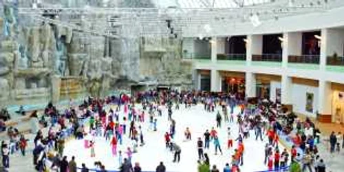 Bucureşti: Patinoarul din Afi Palace era plin de tineri