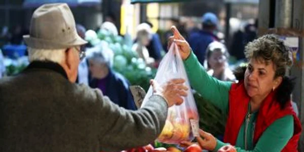 Comercianţii de fructe şi legume, amendaţi cu 250.000 de lei