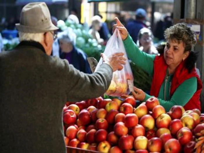 Comercianţii de fructe şi legume, amendaţi cu 250.000 de lei