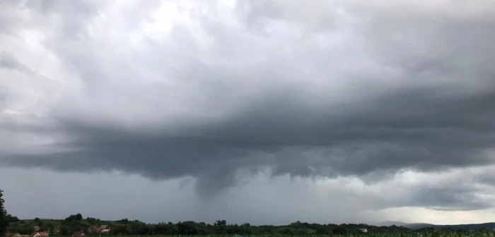 Început de tornadă lângă Alba Iulia. Foto: Adevărul