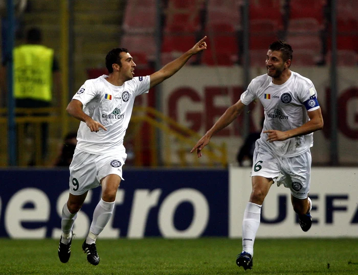 
    Cântăreaţa Maria Constantin se iubeşte de câteva luni cu fostul fotbalist Dacian VargaFoto: Click!  