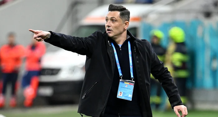 Mirel Rădoi și-a betonat defensiva. Foto Facebook FCSB