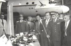 Aspect din timpul vizitei de lucru a lui Nicolae Ceauşescu la întreprinderea de avioane din Capitală, la 31 mai 1979 (© „Fototeca online a comunismului românesc”, cota: 73/1979)