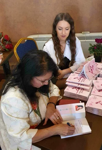Ramona Pantea a lasnat zilele trecute volumul de poezii FOTO arhivă persoală