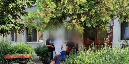 elevi care jucau carti pe bani jpg