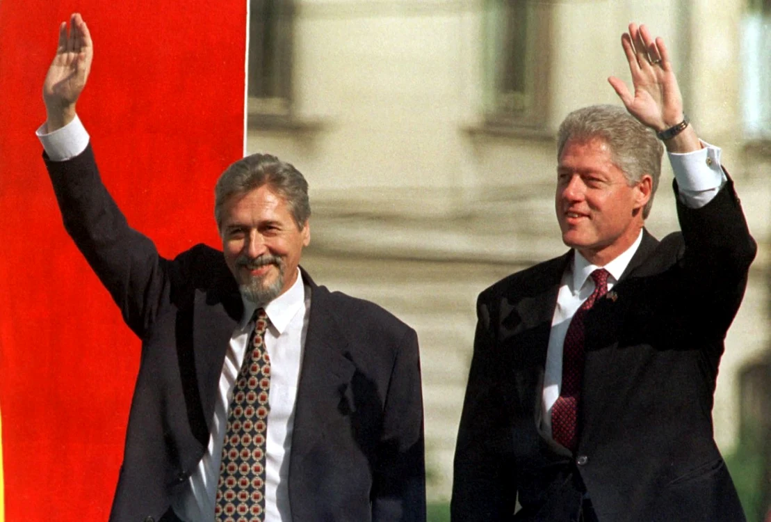 Imagine istorică din august 1998: foştii preşedinţi ai României şi ai SUA, Emil Constatinescu şi Bill Clinton FOTO Mediafax