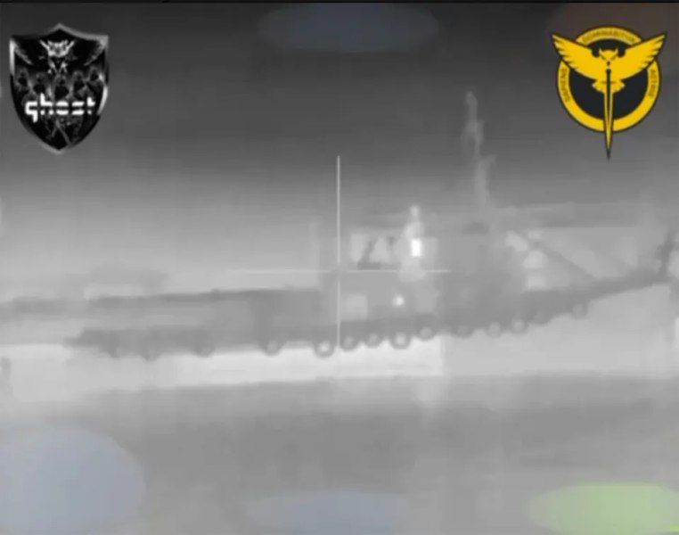 Ucraina vânează navele rămase în Crimeea după ce Rusia a mutat Flota Rusă a Mării a Negre. Momentul în care un remorcher e atacat cu drone VIDEO