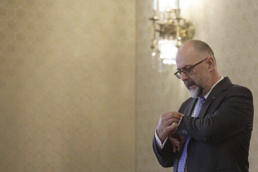 Încordare la consultări. Președintele nu a dat mâna cu liderii UDMR
