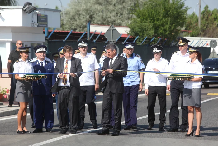 De la eveniment nu a lipsit vicepremierul Gabriel Oprea, care a tăiat panglica, alături de Duane Butcher