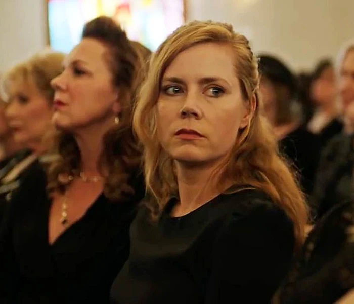 Interior zero, Sharp Objects, O mie nouă sute optzeci şi patru jpeg