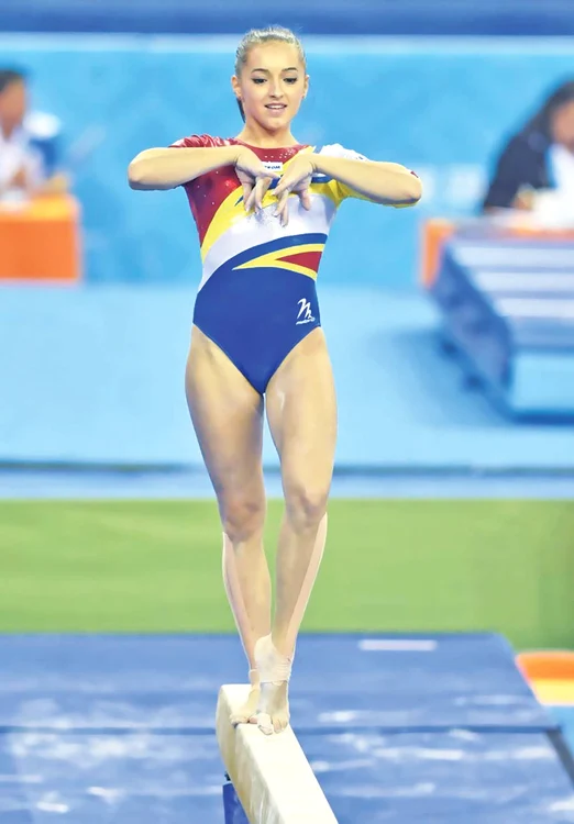 
    Larisa Iordache are cel mai valoros exerciţiu la bârnă din concurs  