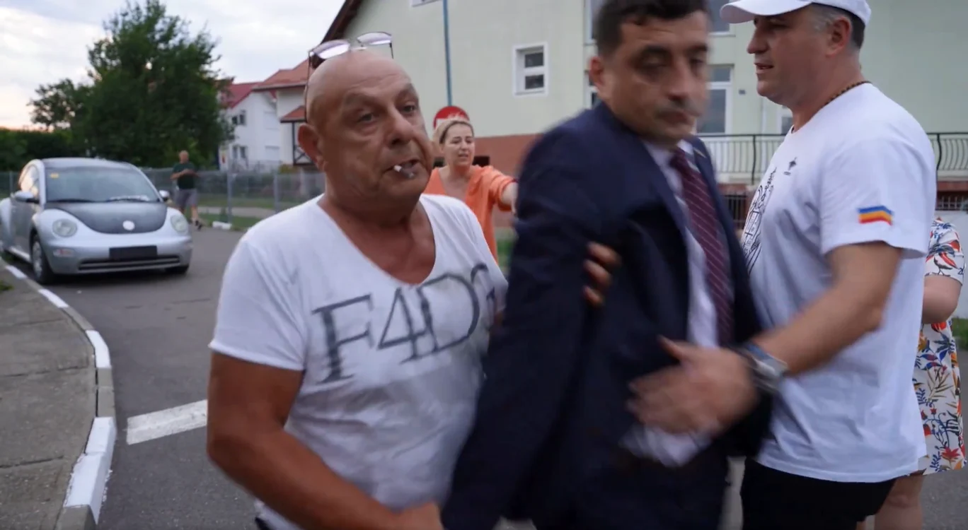 George Simion, dat afară cu forța din cartierul în care locuiește și primarul Chirica. FOTO Captură