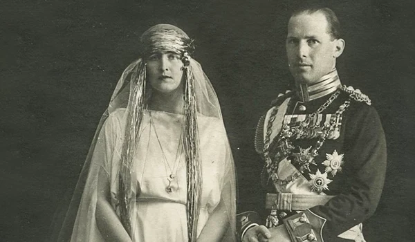 Principesa Elisabeta a României și Prințul George al Greciei la nunta din 27 februarie 1921 Muzeul Național de Istorie a României jpg