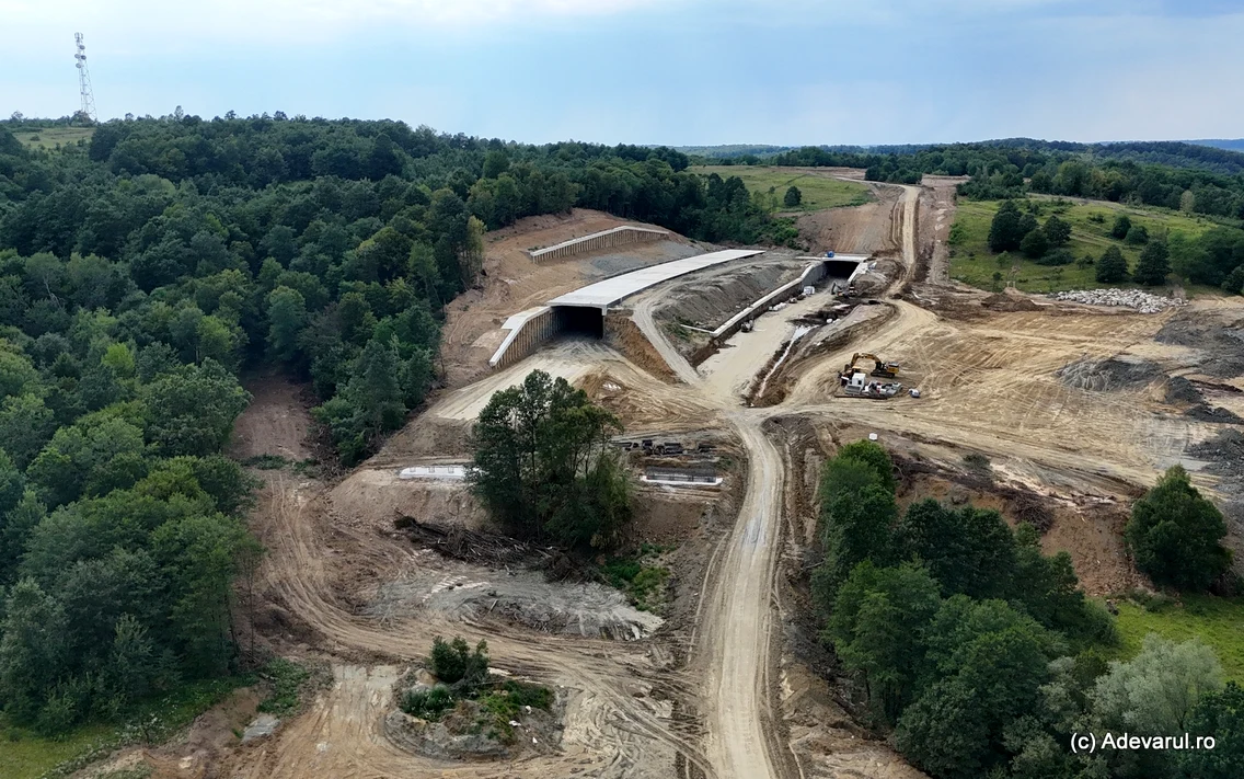 Autostrada cu tuneluri Foto Daniel Guță ADEVĂRUL (4) JPG