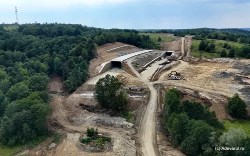 Autostrada cu tuneluri Foto Daniel Guță ADEVĂRUL (4) JPG