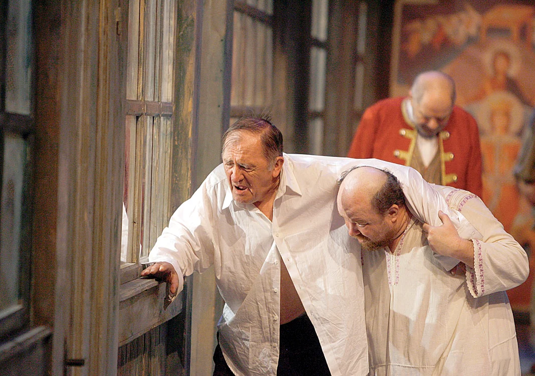 Aici, alături de Mihai  Constantin, în piesa de  teatru „Însemnările  unui necunoscut”
