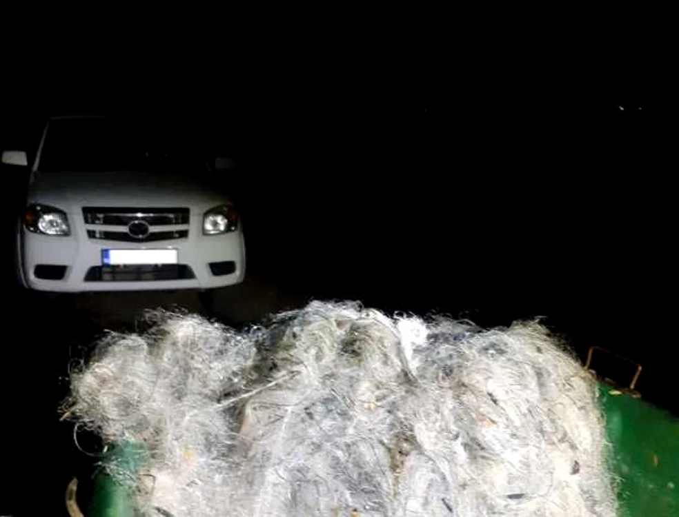 Peste un kilometru de setcă a fost scos din lacul de acumulare de pe Jiu