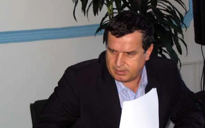 Gutău figurează absent nemotivat în condica primăriei