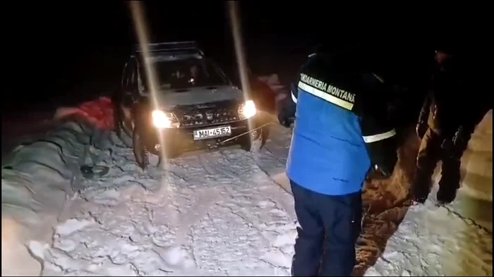 Ei s-au rătăcit când se întorceau de la ski și nu au mai putut înainta FOTO IPJ Alba