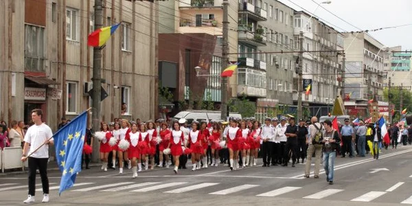 Parada „Sărbătorii Castanelor“ a început la ora 12.00