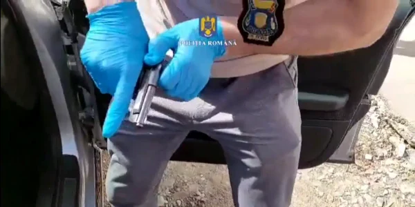 pistol perchezitie masina FOTO captura video IPJ Galati webp