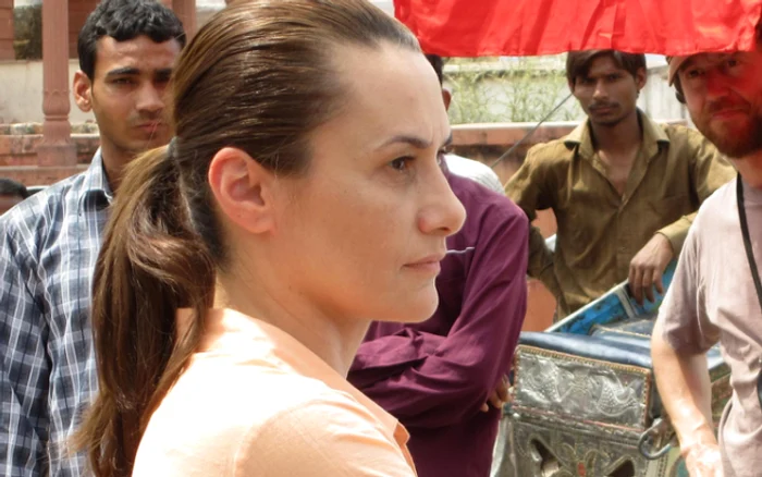 Protagonista filmului spaniol, surprinsă în timpul filmărilor. FOTO Flickr Anochece en la India/ Acasă TV