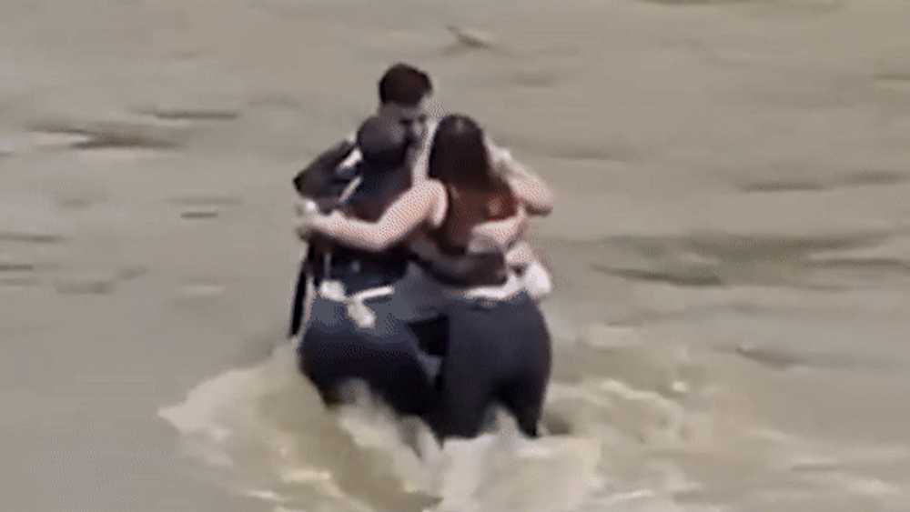 A fost făcută publică înregistrarea apelurilor la 112 ale Patriziei, în ziua tragediei în care tinerii români luați de viitură în Italia și-au pierdut viața