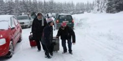 Turiştii au găsit drumuri înzăpezite