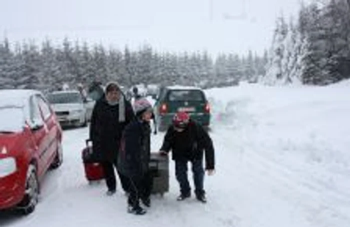 Turiştii au găsit drumuri înzăpezite