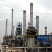 armata israeliană a bombardat luni complexul petrochimic de la Asaluyeh, unul dintre cele mai importante obiective energetice ale Iranului. FOTO: X/@cradleturkiye