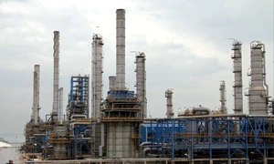 armata israeliană a bombardat luni complexul petrochimic de la Asaluyeh, unul dintre cele mai importante obiective energetice ale Iranului. FOTO: X/@cradleturkiye