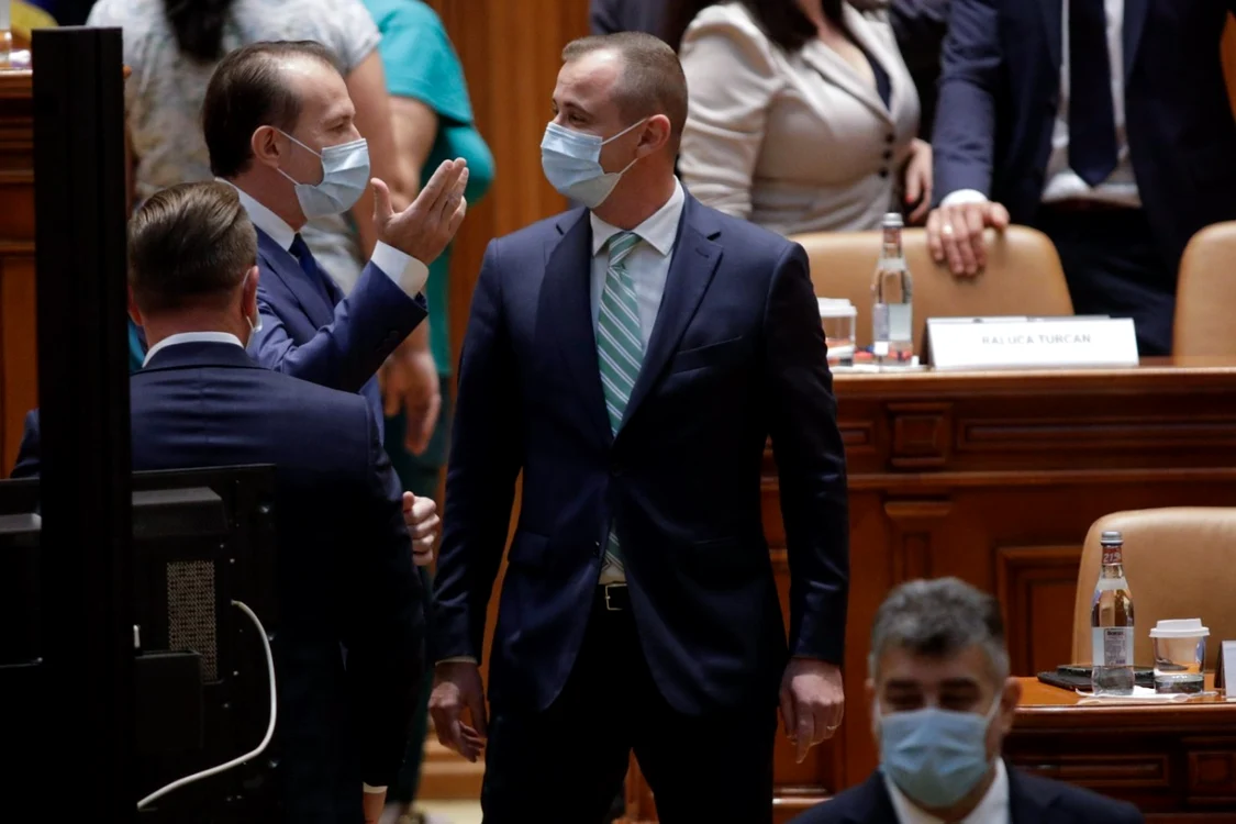 Liderul PNL, Florin Cîţu, şi liderul deputaţilor PSD, Alfred Simonis FOTO Inquam Photos / George Calin