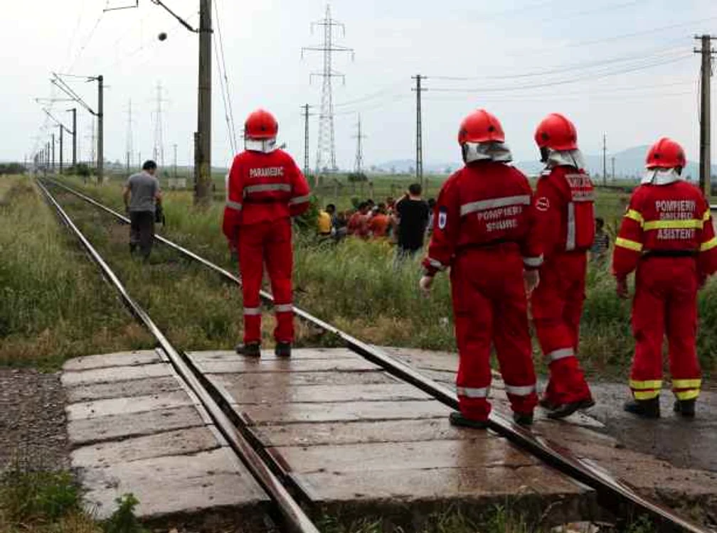 O maşină a fost lovită de tren