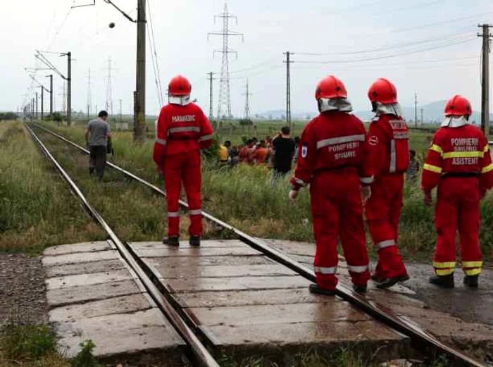
    O maşină a fost lovită de tren  