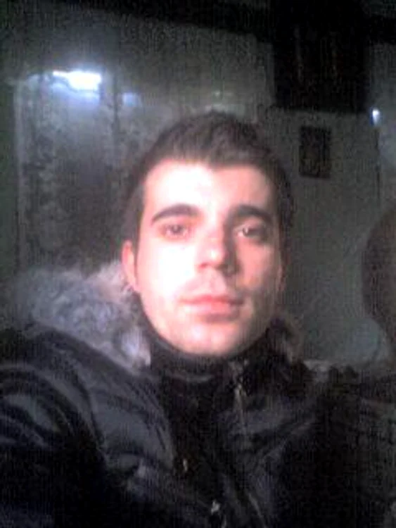 Bărbatul era obsedat de vecina sa şi îi trimitea zilnic mesaje