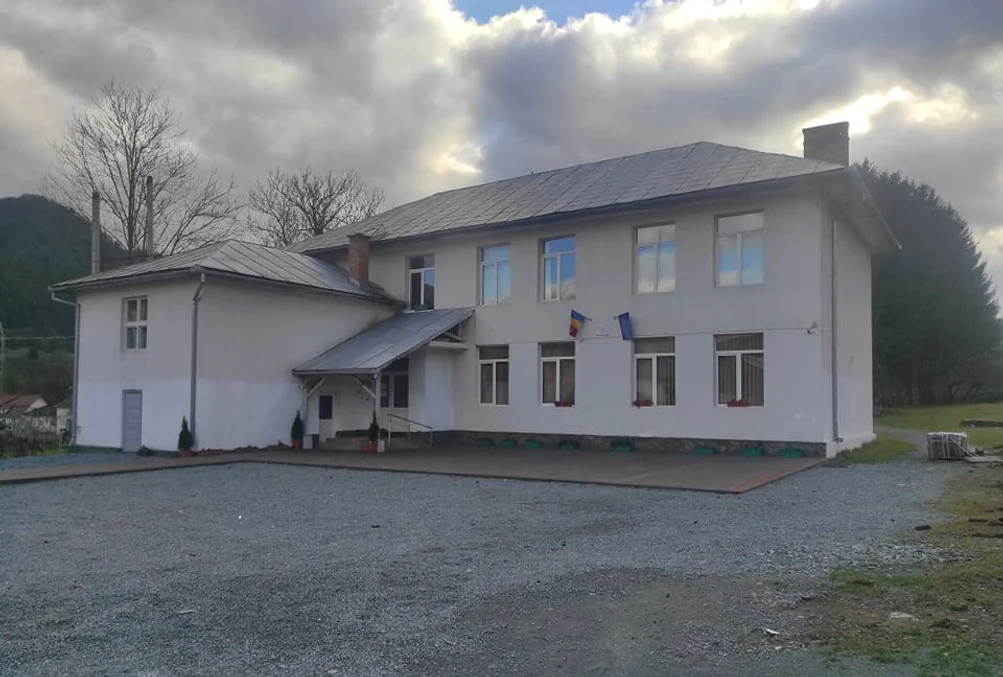 Școala gimnazială unde a avut loc incidentul FOTO scoalalupsa.ro