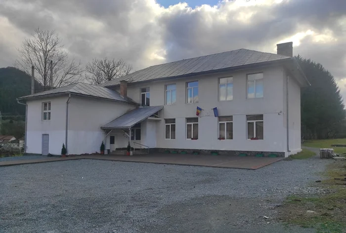 Școala gimnazială unde a avut loc incidentul FOTO scoalalupsa.ro
