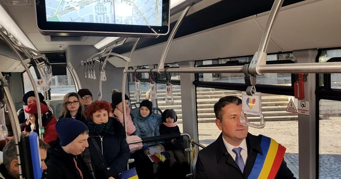 Primarul Constanţei a prezentat noile autobuze                                            FOTO Călin Gavrilaş