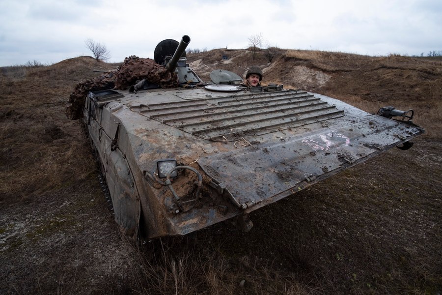 Armata rusă lansează atacuri cu infanterie pentru a-și conserva vehiculele blindate
