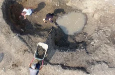 Săpături arheologice în castrul auxiliar de la Călugăreni (© Facebook / Muzeul Județean Mureș)