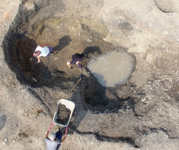 Săpături arheologice în castrul auxiliar de la Călugăreni (© Facebook / Muzeul Județean Mureș)