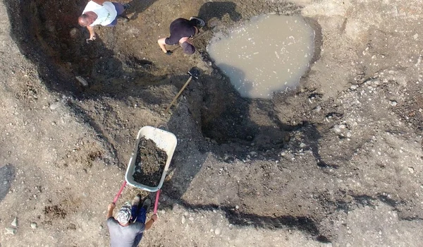 Săpături arheologice în castrul auxiliar de la Călugăreni (© Facebook / Muzeul Județean Mureș)