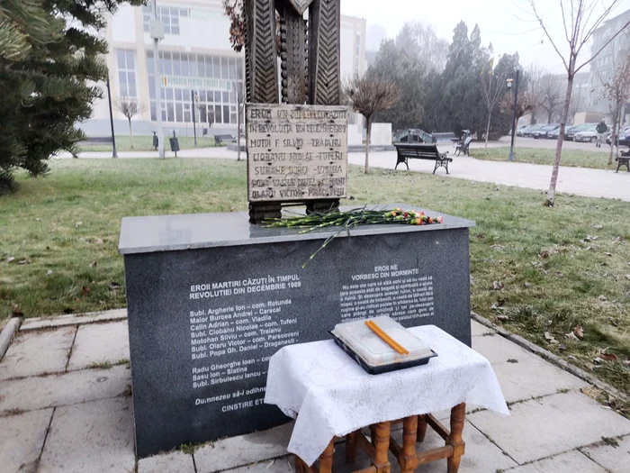 Rudele morților de la Timișoara au vrut și o scurtă slujbă religioasă, însă li s-a refuzat FOTO: AM