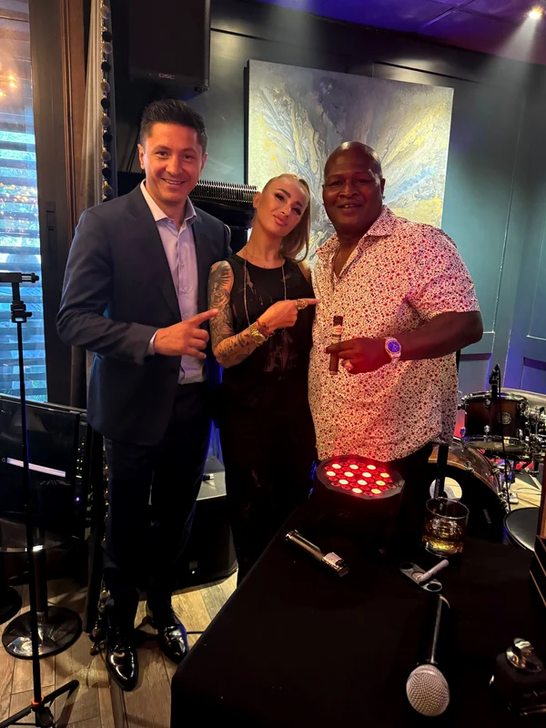 Ana Prodan și Ronald Gavril, invitați la o lansare de trabucuri de fostul campion mondial, James Toney foto arhiva personală 