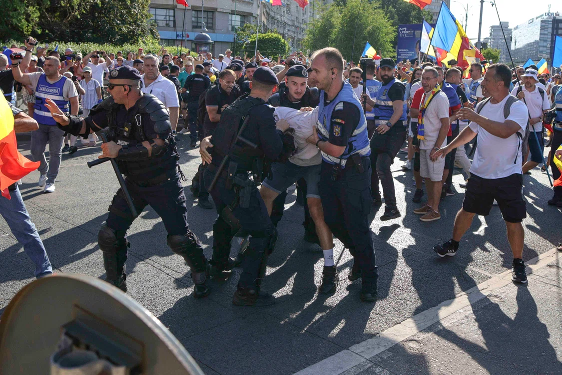 Autoritățile au deschis șase dosare penale în urma protestelor de duminică FOTO Octav Ganea