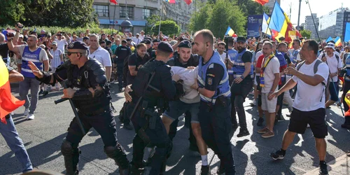 Protest AUR   PROTESTUL NAȚIONAL IEȘIȚI DIN CASĂ DACĂ VĂ PASĂ DE ROMÂNIA  Foto Inquam Photos Octav Ganea (12) jpg