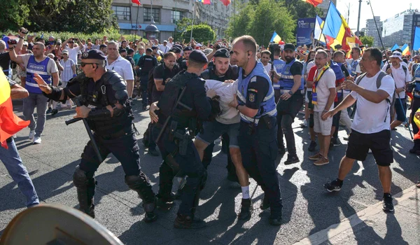 Protest AUR   PROTESTUL NAȚIONAL IEȘIȚI DIN CASĂ DACĂ VĂ PASĂ DE ROMÂNIA  Foto Inquam Photos Octav Ganea (12) jpg