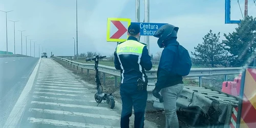 pe autostrada cu trotineta Foto Politia Română jpg