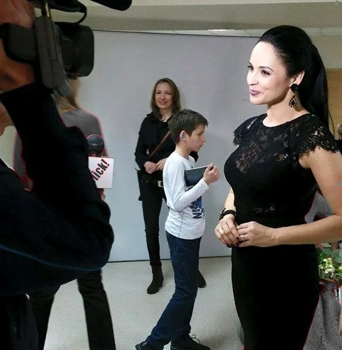 
    Diana Bart a defilat pe scena de la Atipic BeautyFoto Click! de la Prima Tv  