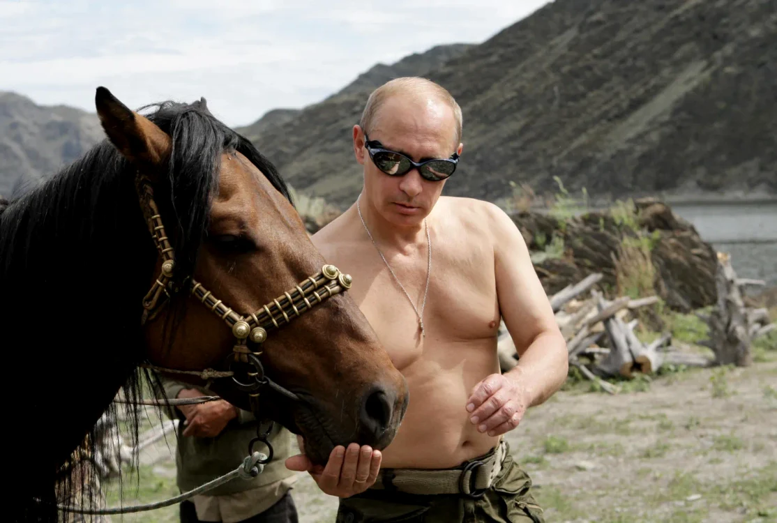 Vladimir Putin, alături de un cal